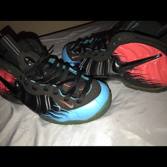Athletic_Shoes